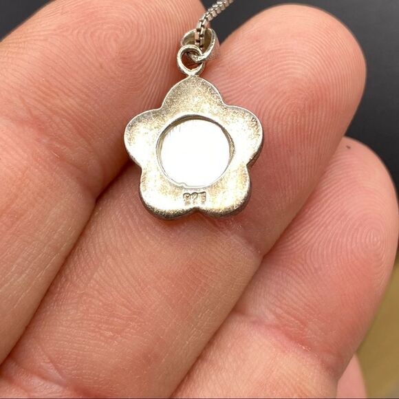925 silver 18 in box chain with approx 1/2 in floral mother of pearl pendant - Picture 4 of 5